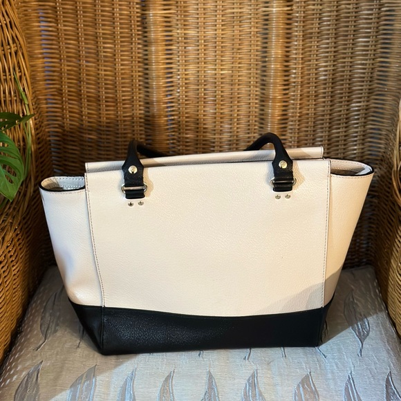 Kate Spade classic beige and black minimalist leather purse - Picture 2 of 11